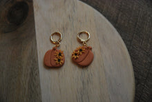 Load image into Gallery viewer, Sunflower Pumpkins