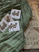 Load image into Gallery viewer, Brown Cow Flowers

