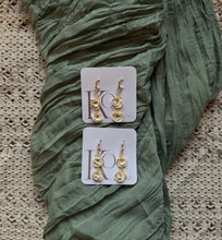 Load image into Gallery viewer, Teeny Flower Dangles
